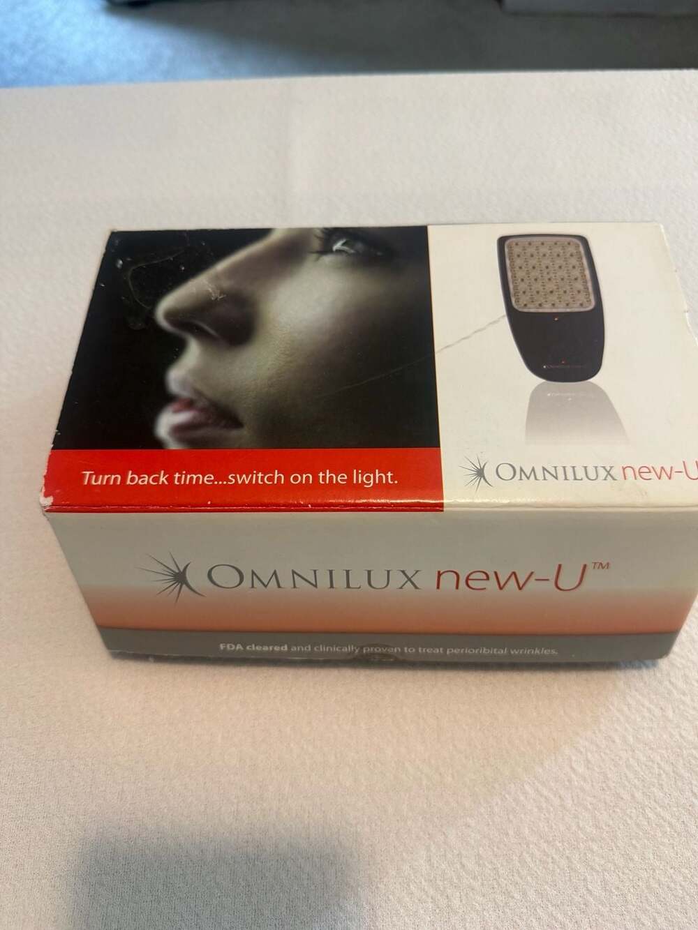 Omnilux‎ new-U Handheld LED Light Therapy Device for Periorbital Wrinkles